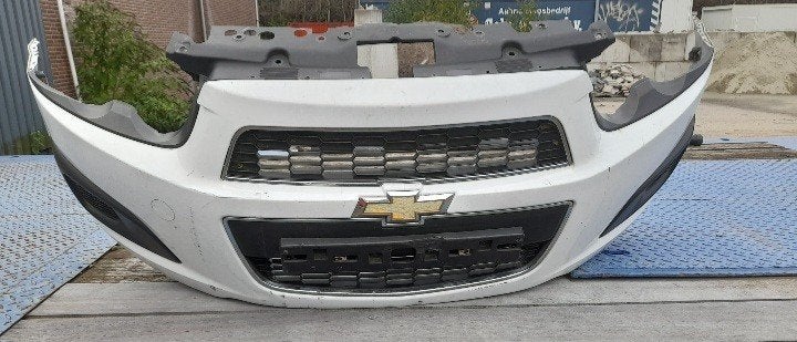 Voorbumper Chevrolet Aveo kleur wit, Auto-onderdelen, Ophalen, Gebruikt, Chevrolet, Voor