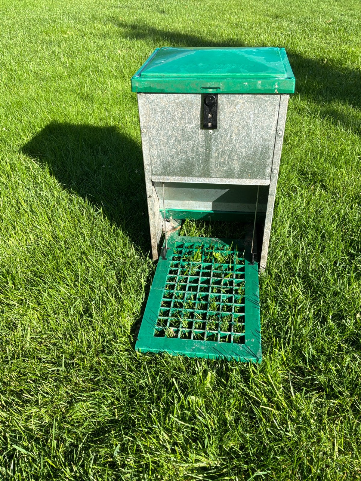 Voerautomaat voor dieren - trapbak, Ophalen, Gebruikt, Drinken en Voederen