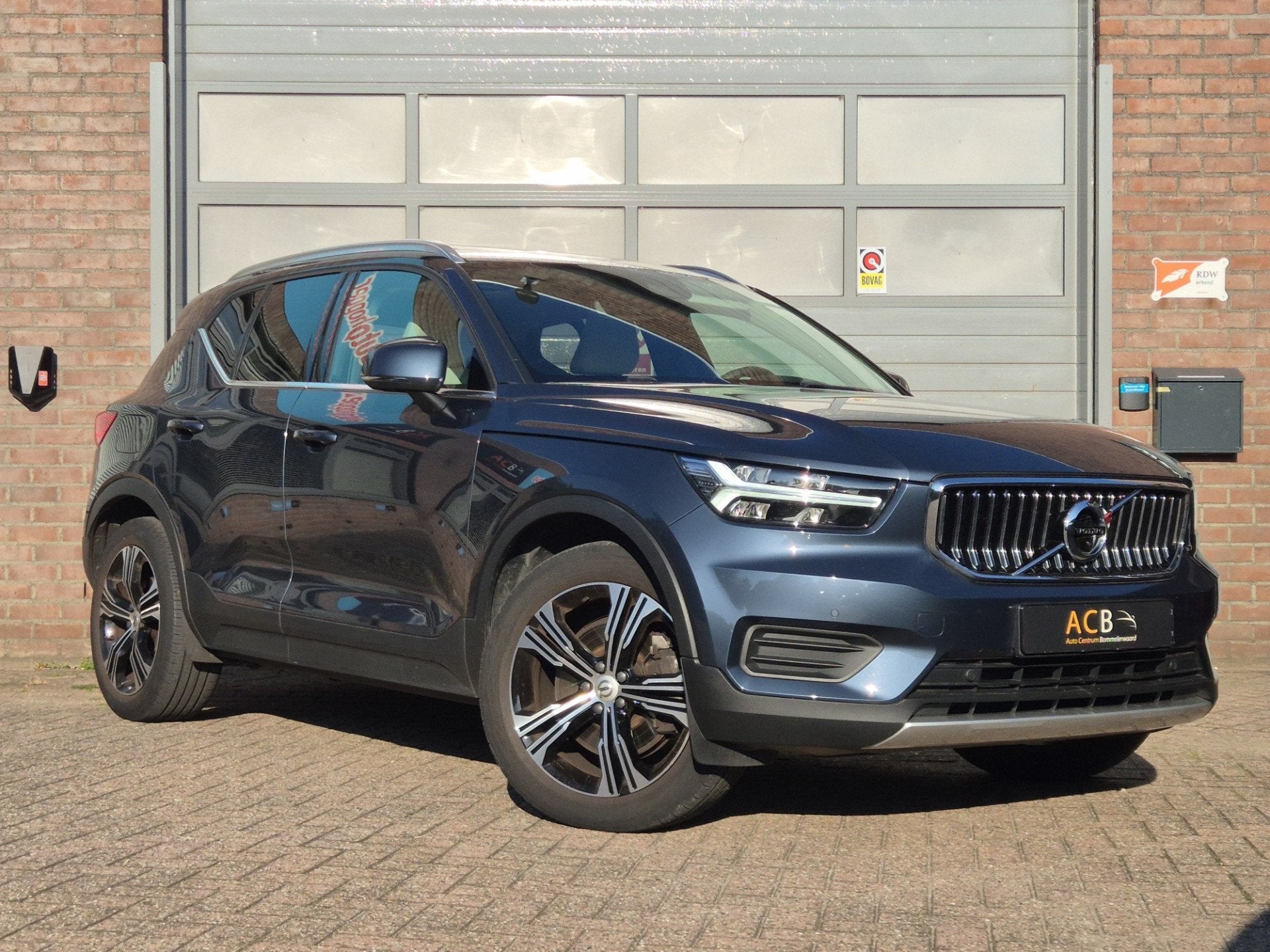 Volvo XC40 1.5 T4 Recharge Trekhaak Panoramadak Leder Standk, Dealer onderhouden, Blauw, Hybride Elektrisch/Benzine, 3 cilinders