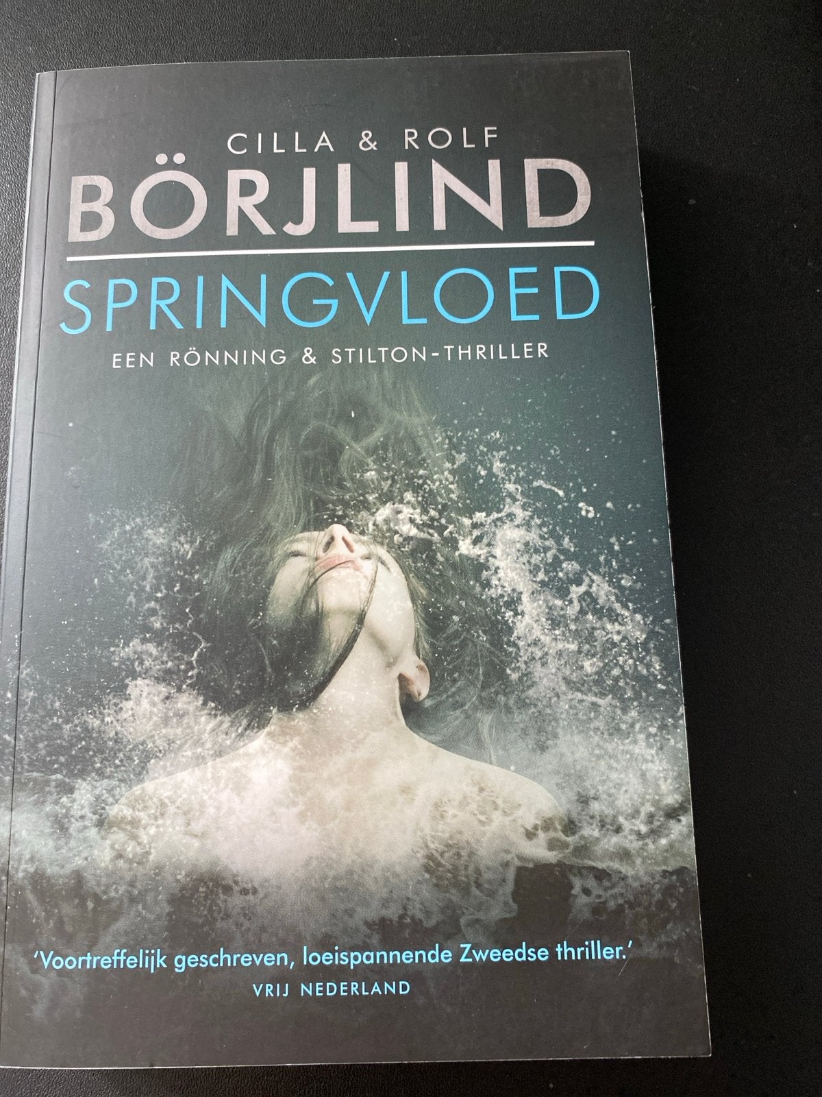 Springvloed - Cilla & Rolf Börjlind (Rönning & Stilton thril, Boeken, Ophalen of Verzenden, Gelezen, Scandinavië