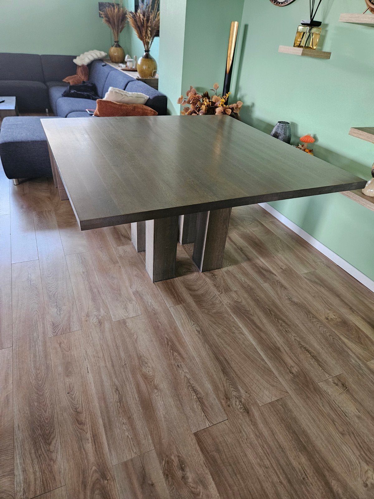 Massief houten vierkante eettafel van Goossens. 140x140cm., Huis en Inrichting, Tafels | Eettafels, Ophalen, Gebruikt, Vierkant