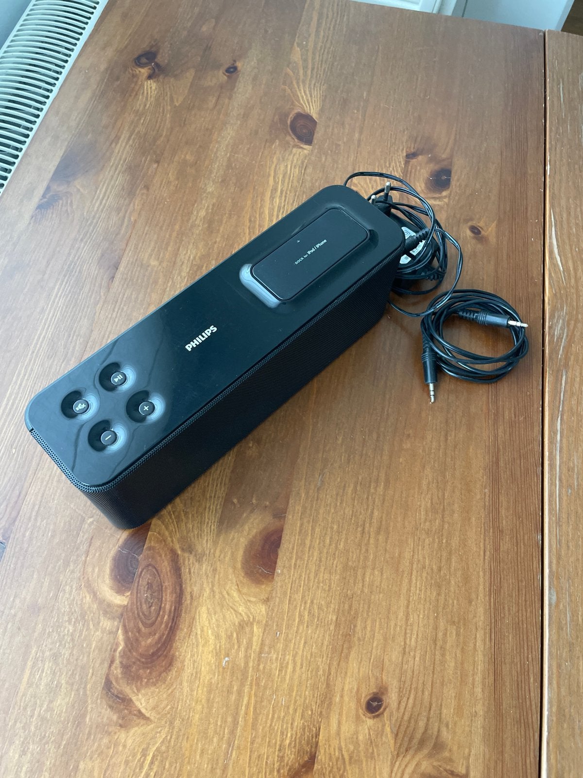 Philips speaker voor iPod/iPhone or cable, Ophalen, Philips, Gebruikt, Inclusief oplader