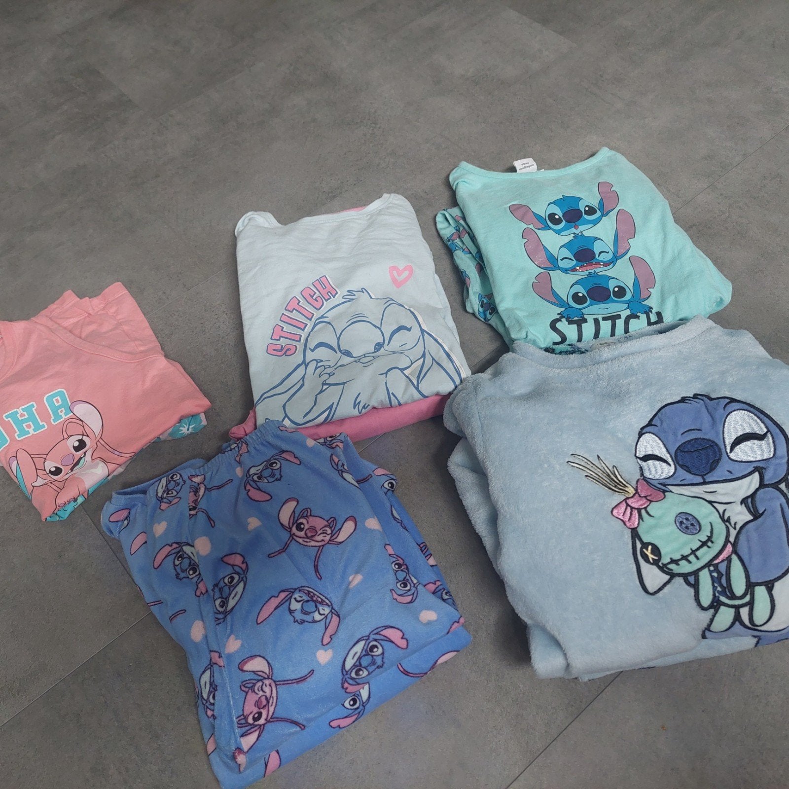 stitch pyjama's 152 en 164/170, Ophalen