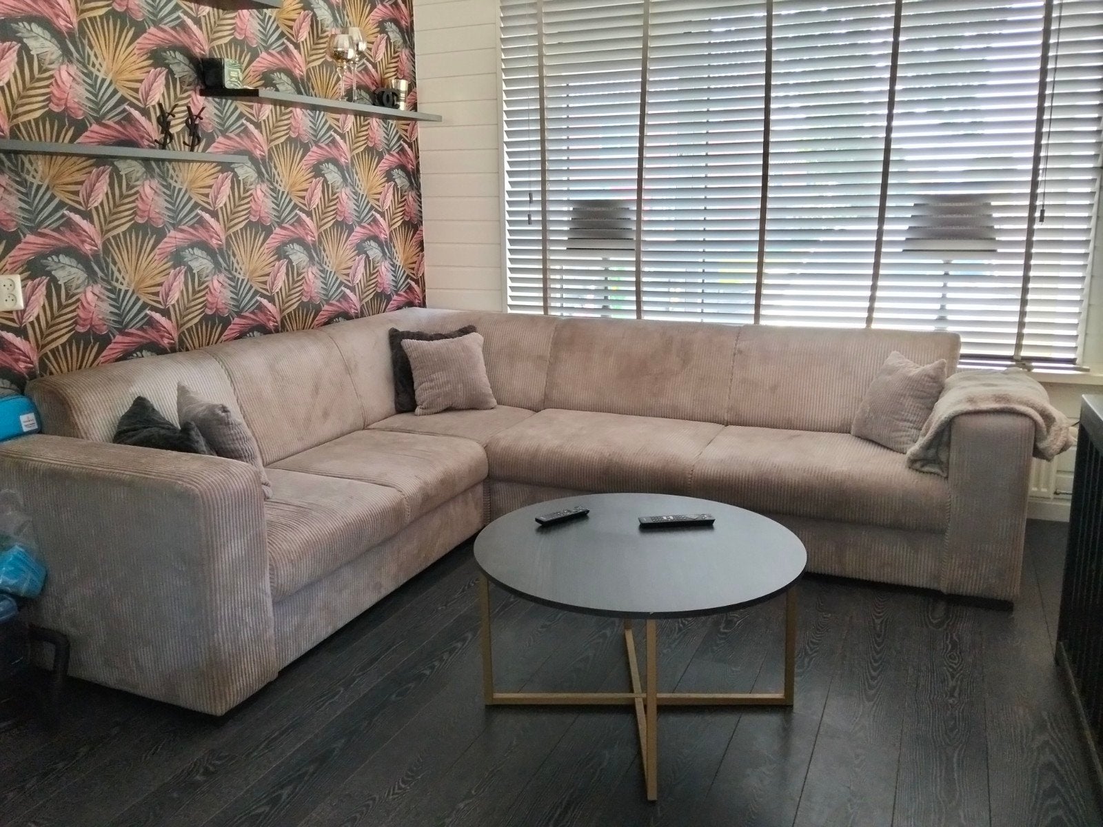 Grijze ribstof hoekbank - Comfortabel en stijlvol, 250 tot 300 cm, Gebruikt, 100 tot 125 cm, Hoekbank