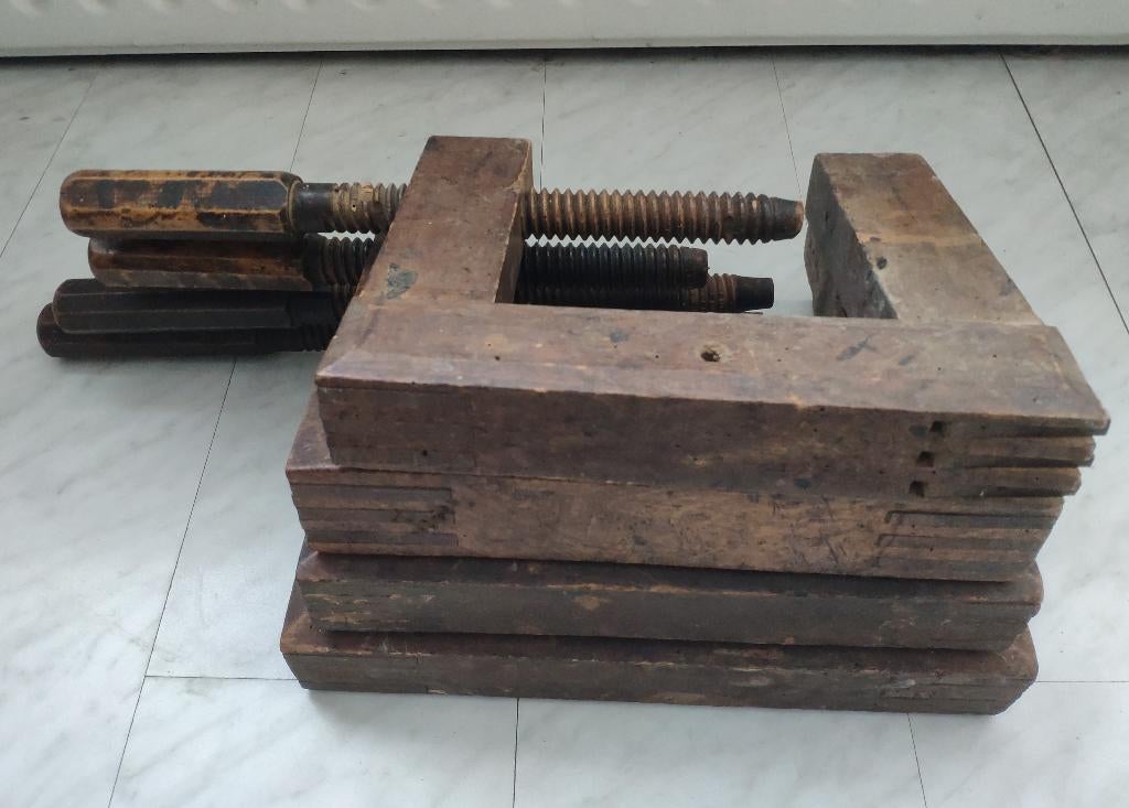 4 antieke lijmklemmen lijmtangen houtklemmen hout, Ophalen