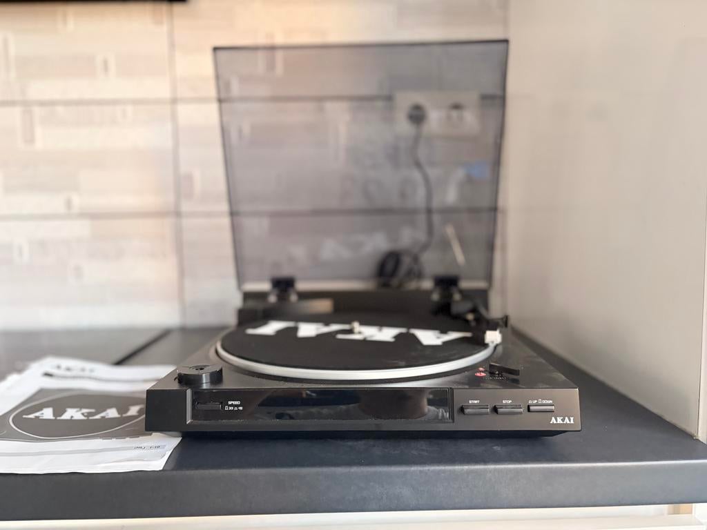 AKAI ATT01U USB Platenspeler - Zeer nette staat + handleidin, Automatisch, Ophalen of Verzenden, Zo goed als nieuw, Platenspeler