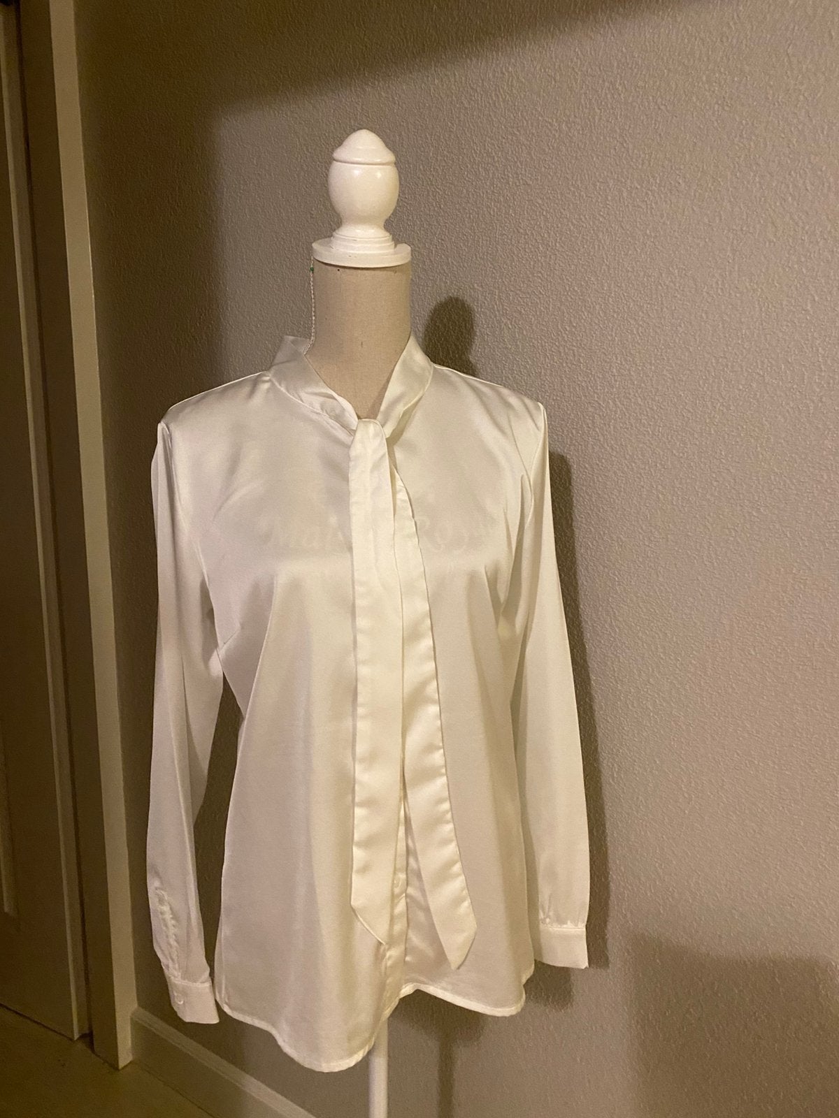 Blouse met sjaalkraag Maat M Hema, Ophalen of Verzenden, Zo goed als nieuw, Maat 38/40 (M), Wit