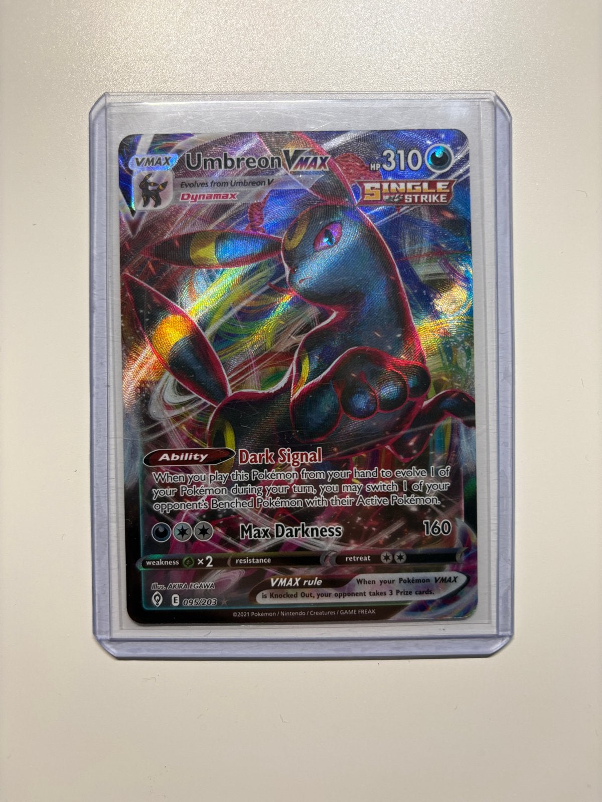 Umbreon VMAX Pokémon kaart (Alternate Art) met sleeve en top, Hobby en Vrije tijd, Ophalen of Verzenden, Zo goed als nieuw, Losse kaart