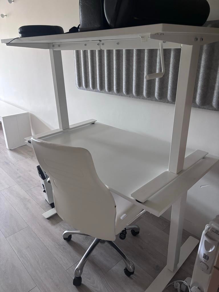 2 IKEA Verstelbare Bureaus - Wit, Ophalen, Zit-sta bureau, Spaanplaat of MDF, In hoogte verstelbaar
