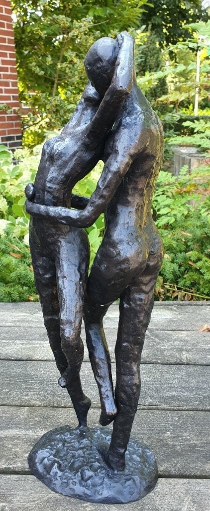 bronzen beeld / ZOENEND liefdespaar / 55 cm hoog, Nieuw, Info@huisentuindecoratiemarie.nl, Mensenbeeld, Huis en tuin decoratie marie