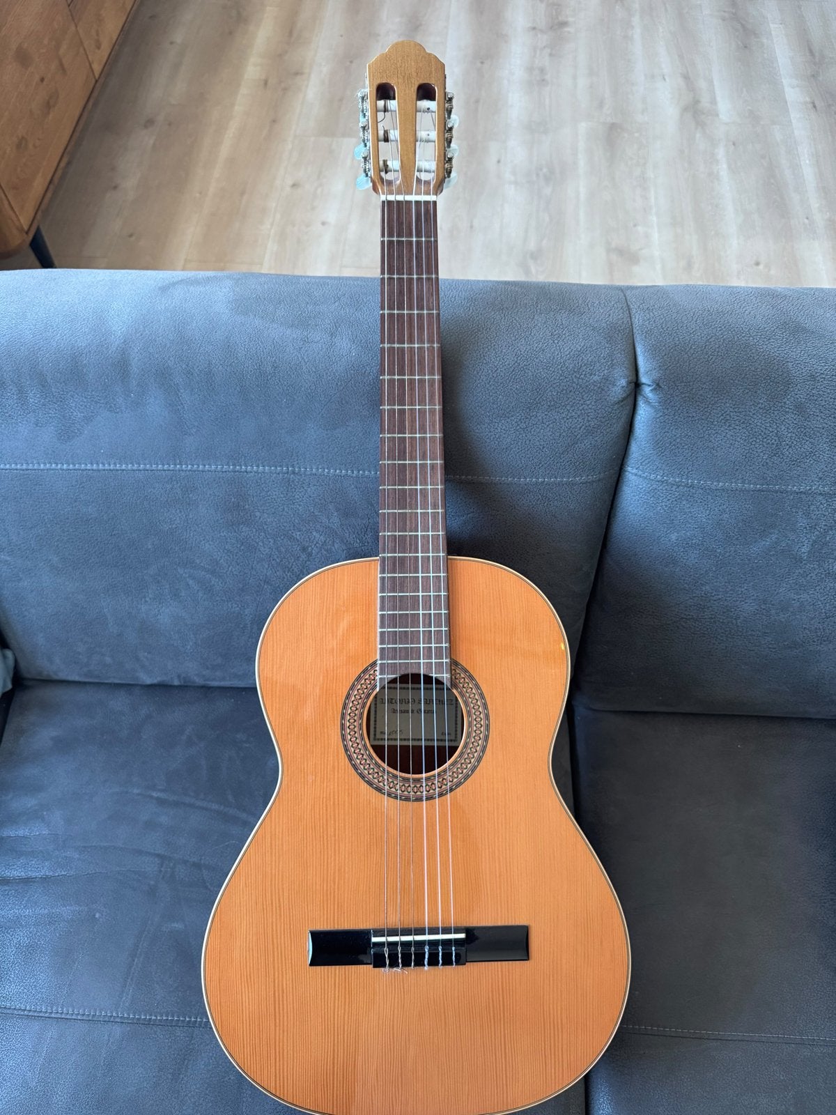 Nette Spaanse gitaar + tas + wandbeugel + stemmer, Muziek en Instrumenten, Ophalen of Verzenden, Zo goed als nieuw, Klassieke of Spaanse gitaar
