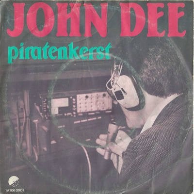 JOHN DEE   1980   ONVBERGETELIJKE PIRATEN KERSTKNALLER D1434, Cd's en Dvd's, Vinyl Singles, Ophalen of Verzenden, Gebruikt, 7 inch