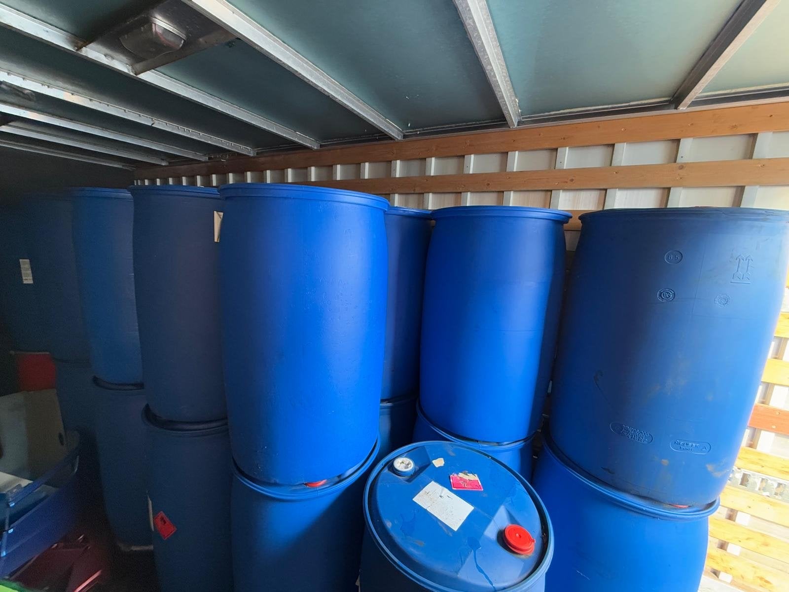 Grote partij gebruikte plastic 200 liter vaten, 150 liter of meer, Ophalen, Gebruikt