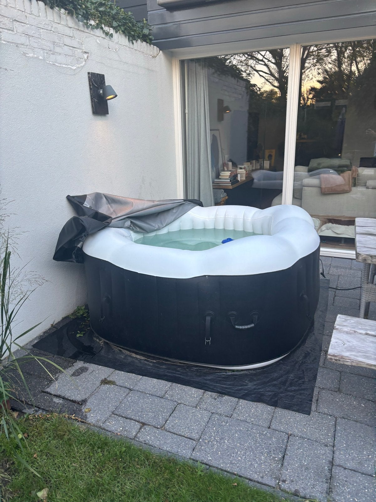 Opblaas Jacuzzi XQMAX Sports - Model 8EH-000010, Tuin en Terras, Bubbelbaden en Hottubs, Ophalen, Gebruikt, Afdekzeil, Opblaasbaar