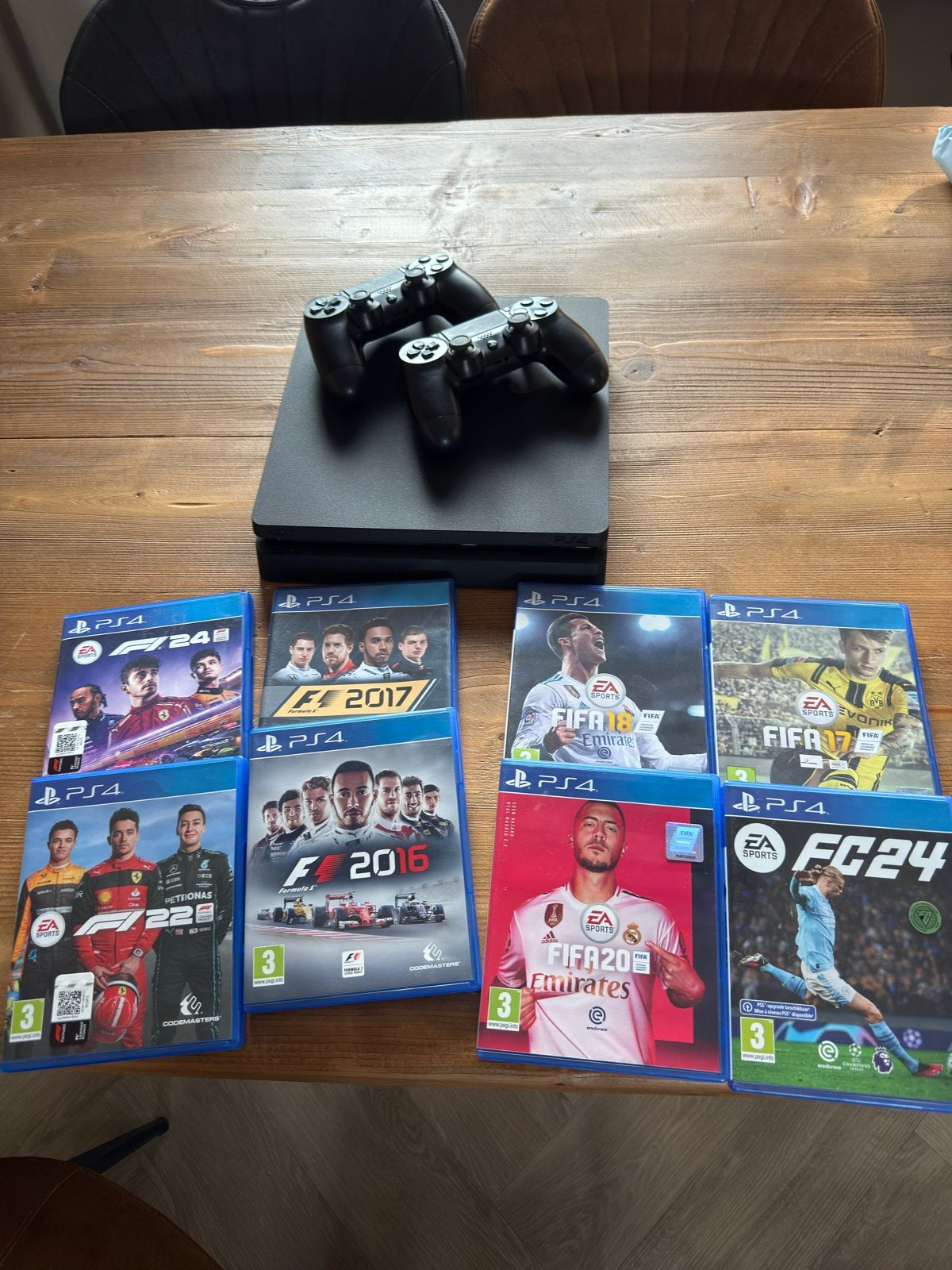 PS4 Slim met 2 controllers en 8 games, Spelcomputers en Games, Gebruikt, Racen en Vliegen, Eén computer, Ophalen of Verzenden