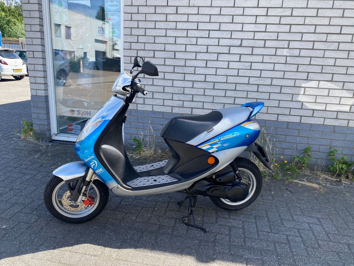 ALS NIEUWE PEUGEOT VIVACITY 2-takt MOTORSPORT bj2007 8000km, Fietsen en Brommers, Scooters | Peugeot, Onbekend, Onbekend, PEUGEOT