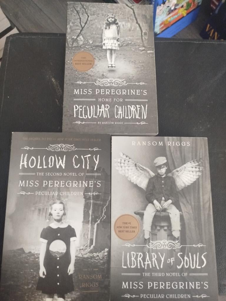 MISS PEREGRINE'S HOME FOR PECULIAR CHILDREN TRILOGY PAPERBAC, Boeken, Ophalen of Verzenden, Gelezen, Ransom Riggs