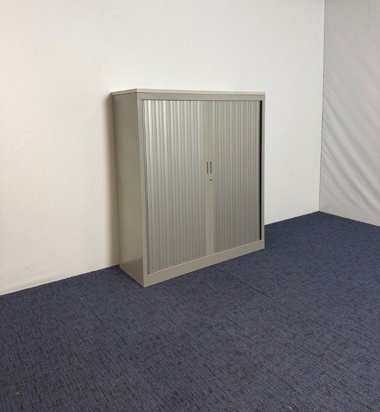 4 x Roldeurkast Markant, aluminium, H 138 x B 120 x D 42 cm., Ophalen, Gebruikt