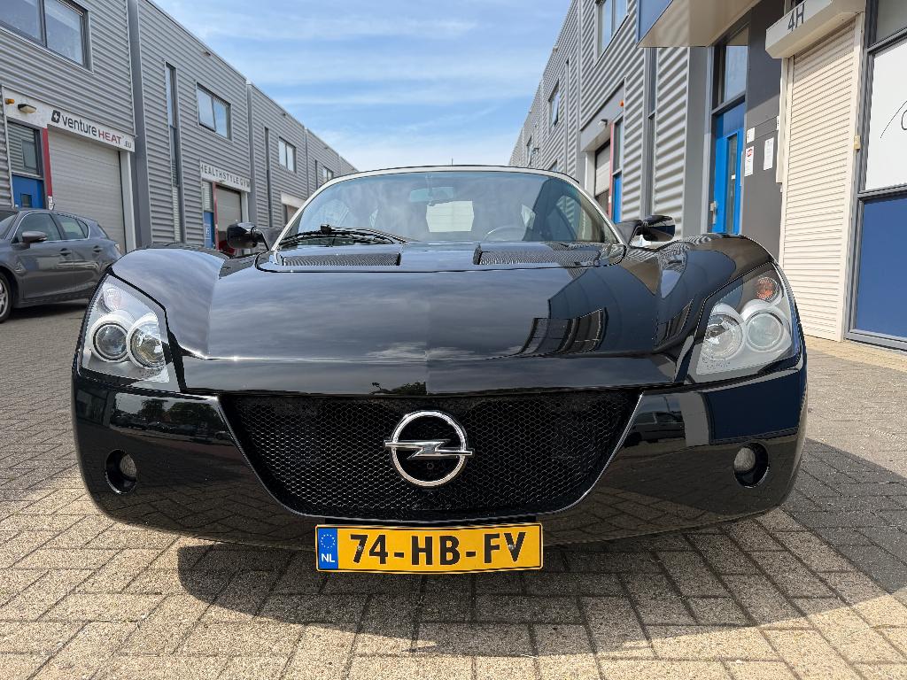 Opel Speedster 2.2 Targa 2001 Zwart, Auto's, 31 €/maand, 4 cilinders, Zwart, Handgeschakeld