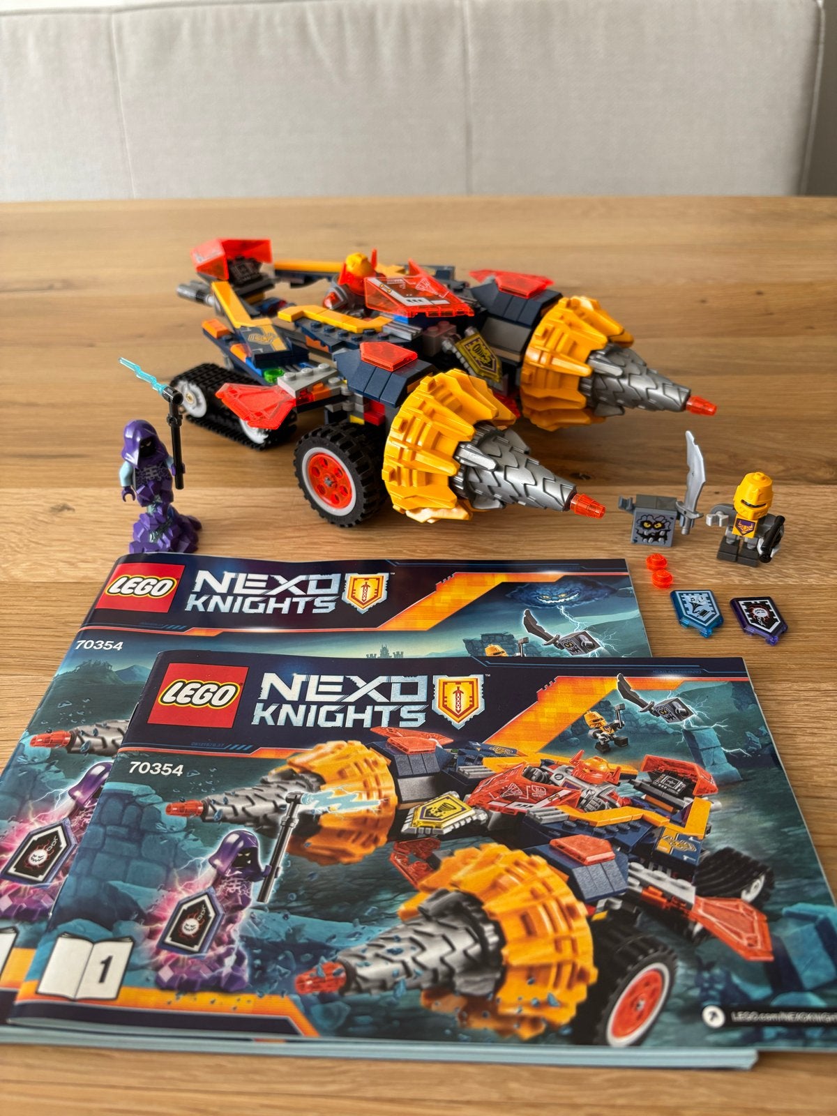 LEGO Nexo Knights 70354 Axl's Rumble Maker met boekjes, Overige thema's, Lego, Ophalen of Verzenden, Zo goed als nieuw