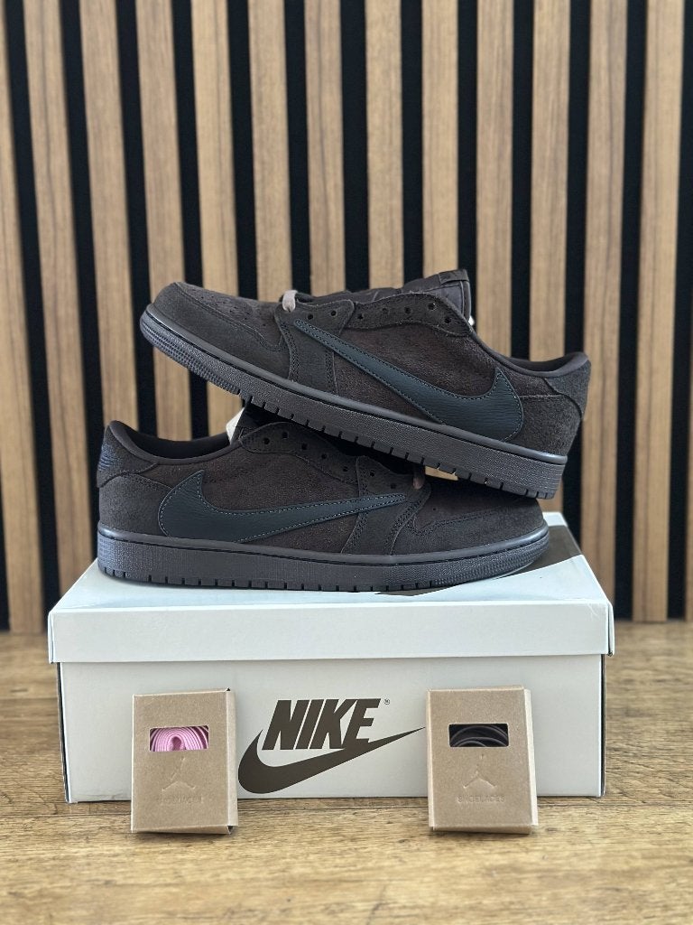 Travis Scott x Jordan 1 'Velvet Brown', Bruin, Air Jordan, Nieuw, Ophalen of Verzenden