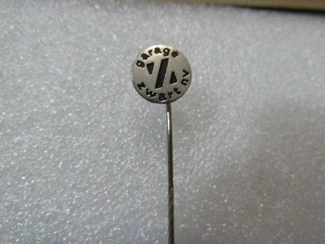 Vintage Speldje 'Garage Zwart NV', Ophalen of Verzenden, Gebruikt, Overige onderwerpen, Speldje of Pin