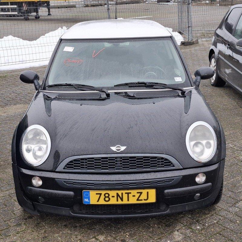 Mini 1.6 16V Cooper 2004 Zwart, Auto's, Mini, Voorwielaandrijving, 15 km/l, 4 cilinders, 4 stoelen