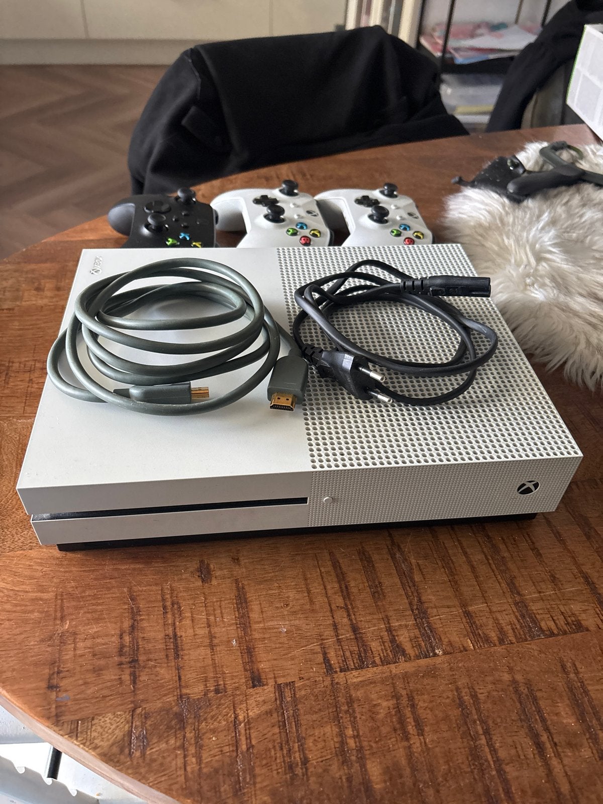 Xbox One S 1TB met 3 controllers en 11 spellen, Xbox One S, Ophalen of Verzenden, 1 TB, Met 3 controllers of meer