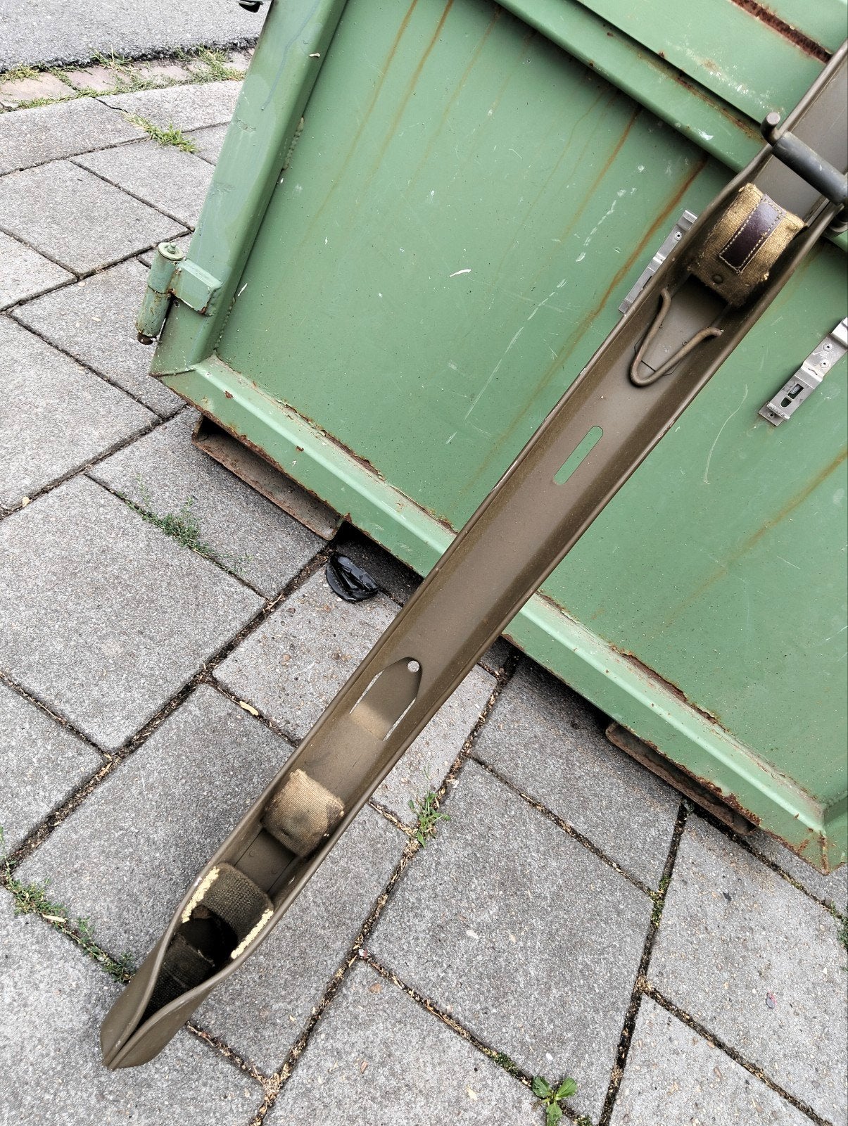 Vintage militairebgeweer rek gun holder voor voertuig, Verzenden, Landmacht, Hulzen of Bodemvondsten
