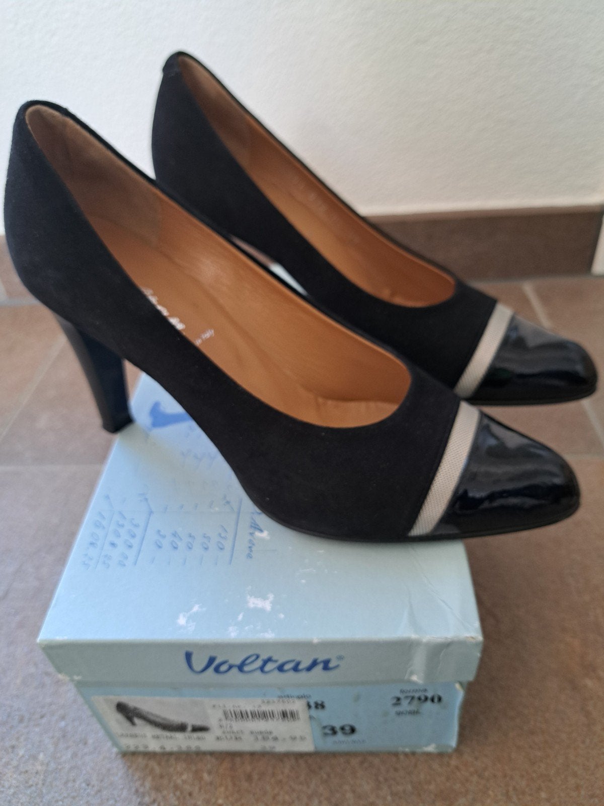 Voltan Pumps Zwart - Maat 39 - Nieuw, Pumps, Zwart, Voltan, Ophalen of Verzenden