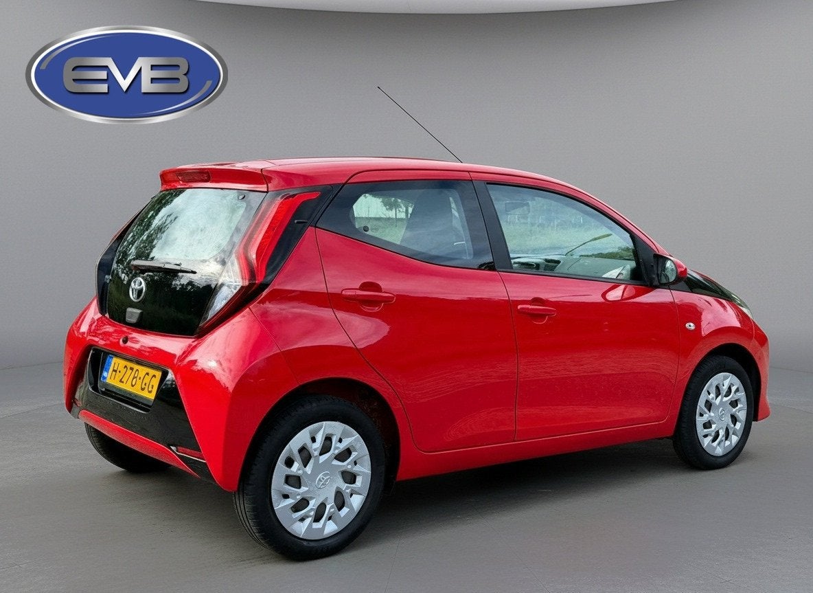Toyota Aygo 1.0 VVT-i x-play,achteruitrijcamera, airco, 2400, Gebruikt, Euro 6, 4 stoelen, Origineel Nederlands