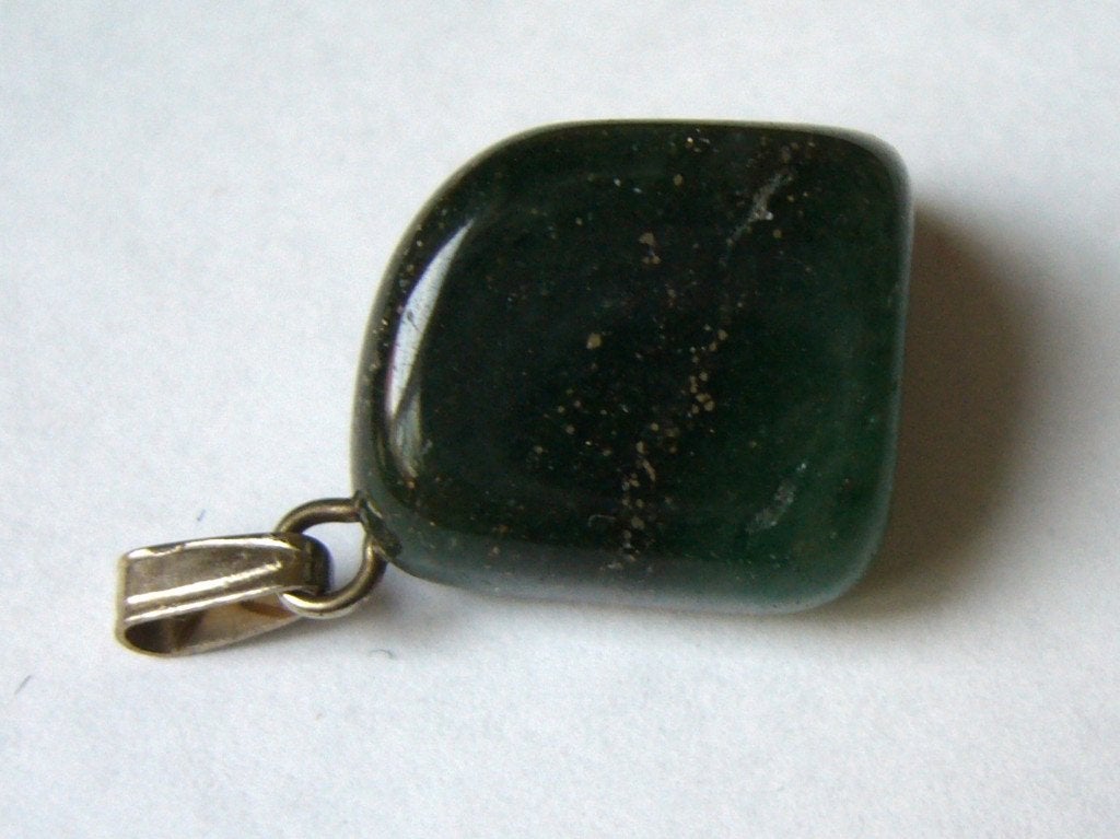 aventurijn trommelsteen hanger edelsteen groen hangertje, Ophalen of Verzenden, Zo goed als nieuw, Steen of Mineraal, Met edelsteen