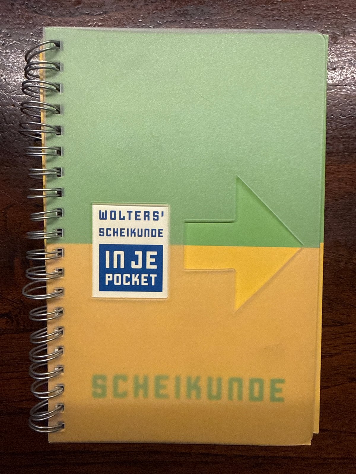 Wolters' Scheikunde in je Pocket - Handig Naslagwerk, Boeken, Ophalen of Verzenden, Beta, Zo goed als nieuw, MBO