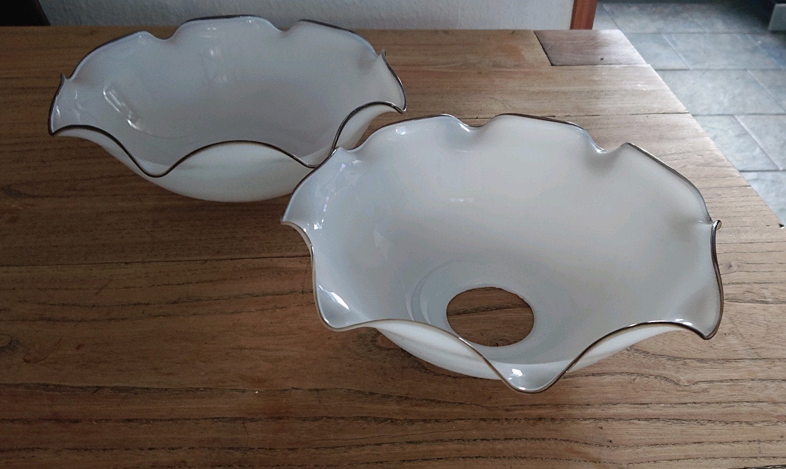 2 prachtig retro glazen lampenkappen, apart of samen te koop, Huis en Inrichting, Wit, Rond, 8 cm, Ophalen of Verzenden