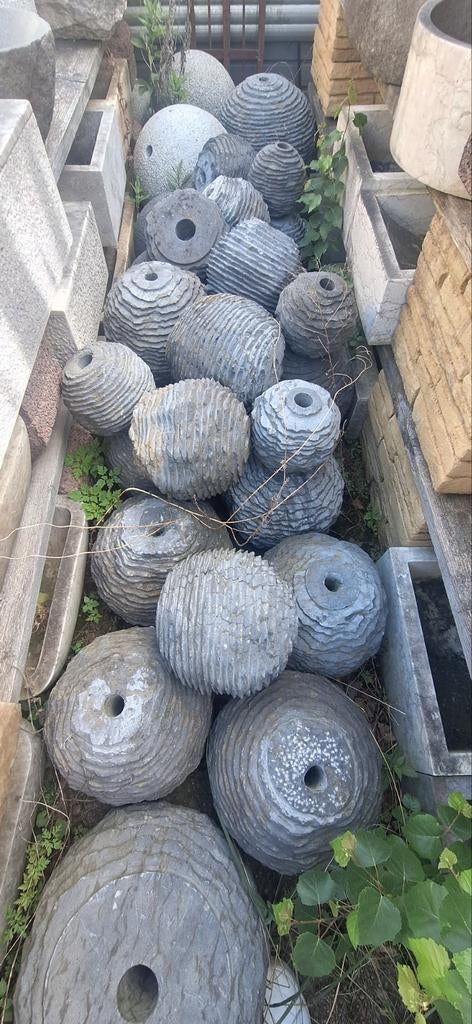 Diverse waterornamenten van graniet en hardsteen, Ophalen