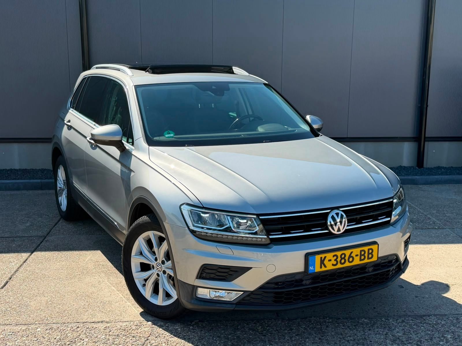 Volkswagen Tiguan 1.4 TSI ACT / PANO / TREKH / DIGI / LED en, Voorwielaandrijving, Stof, 4 cilinders, 150 pk