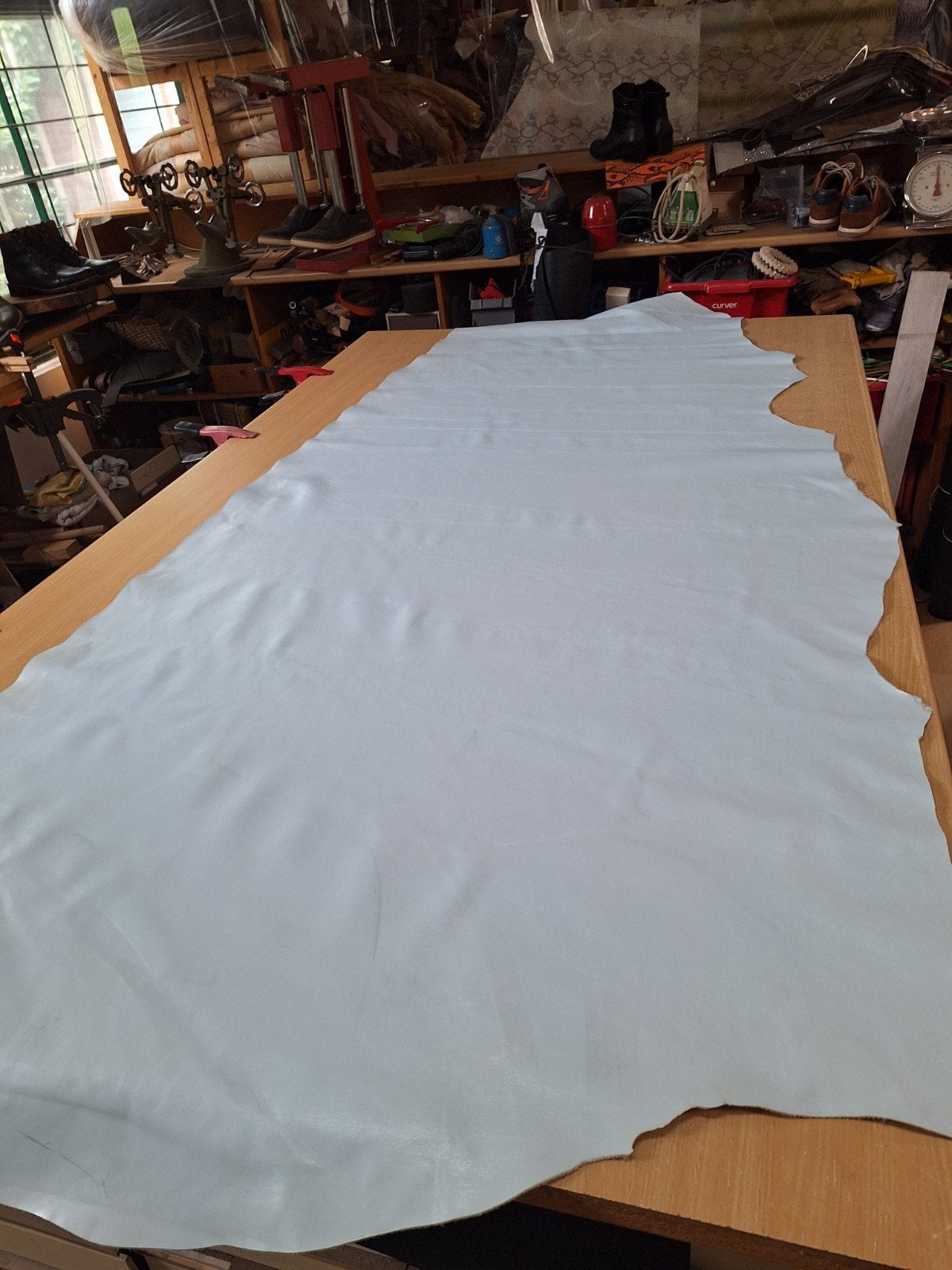 Mooie HALVE rundshuid, Baby blauw., Blauw, Leer of Kunstleer, Ophalen of Verzenden, 30 tot 120 cm