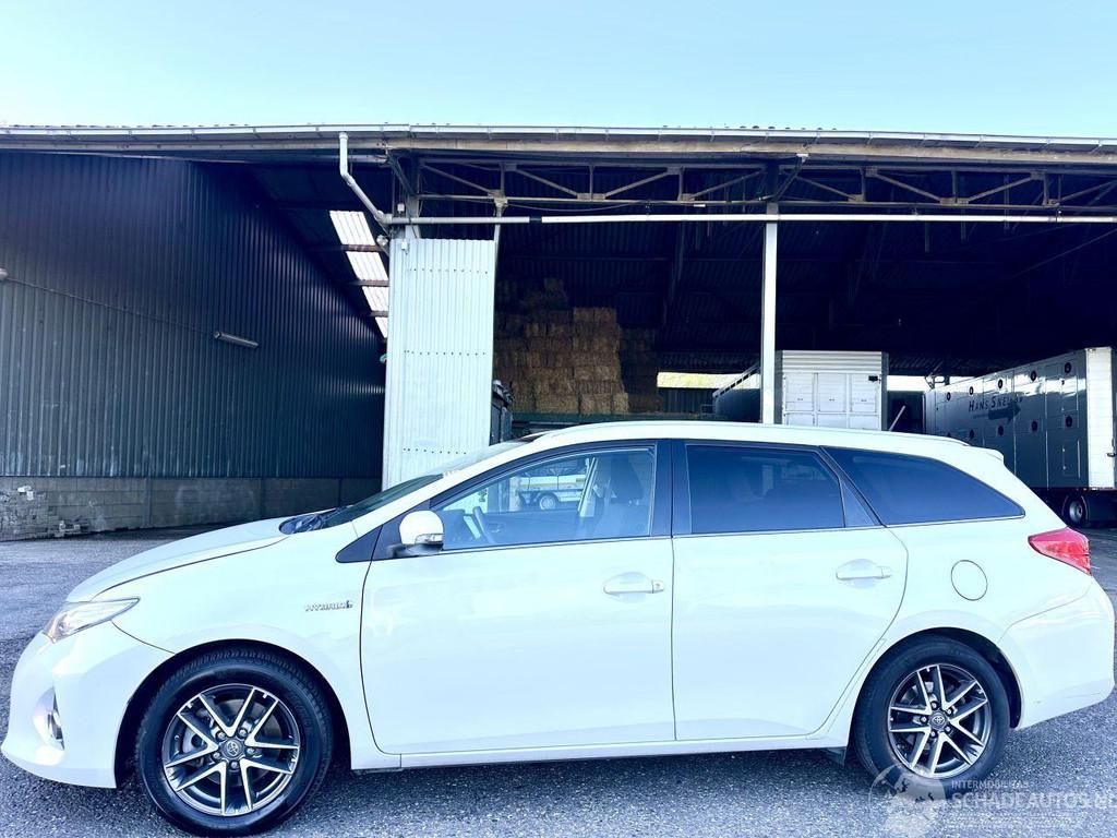Toyota Auris Touring Sports Gereserveerd 1.8 Hybrid 123pk au, Auto diversen, Schadeauto's, Automaat, Wit, Stationwagon, Hybride Elektrisch/Benzine