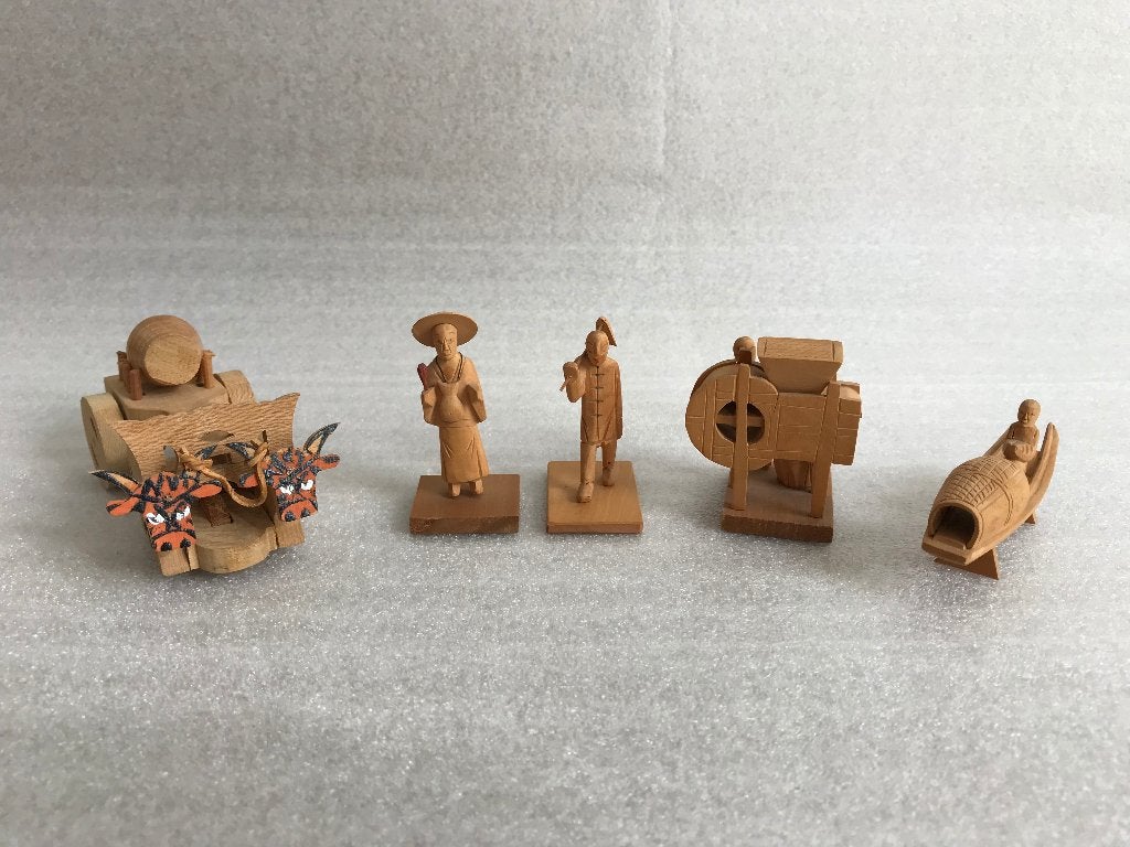 Miniatuur beeldjes hout japan china, Verzamelen, Beelden en Beeldjes, Ophalen of Verzenden, Gebruikt, Overige typen