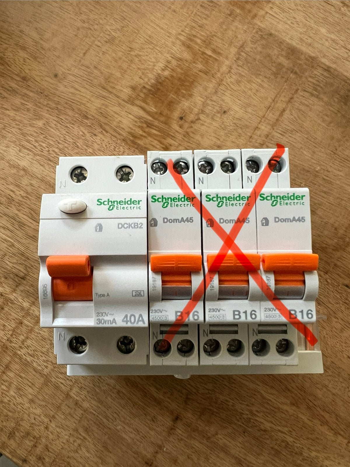 Schneider Electric DCKB2, Ophalen of Verzenden, Zo goed als nieuw, Schneider Electric, Aardlekschakelaar