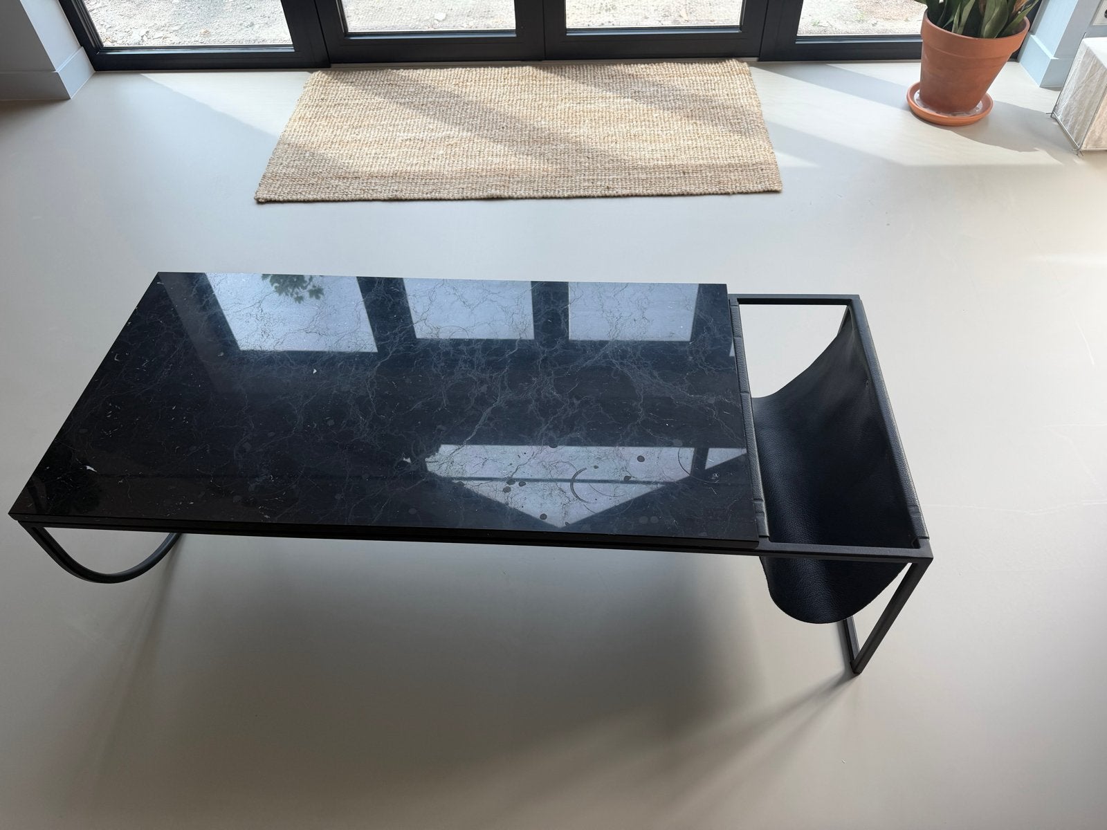 Bolia Piero Salontafel - Zwart Marmer & Staal, Huis en Inrichting, Ophalen, 50 tot 100 cm, 100 tot 150 cm, Zo goed als nieuw