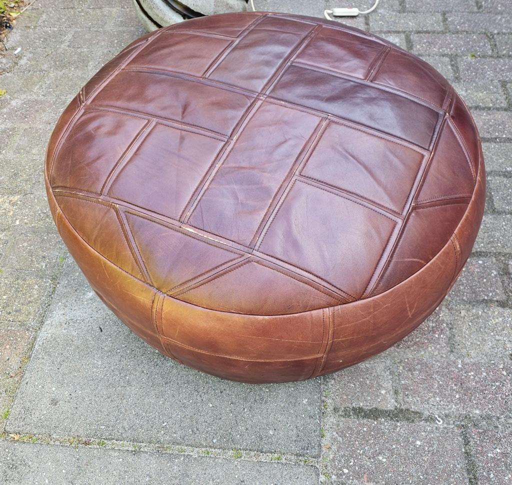 Grote leren poef, Ophalen, Zo goed als nieuw, Leer, 50 tot 75 cm