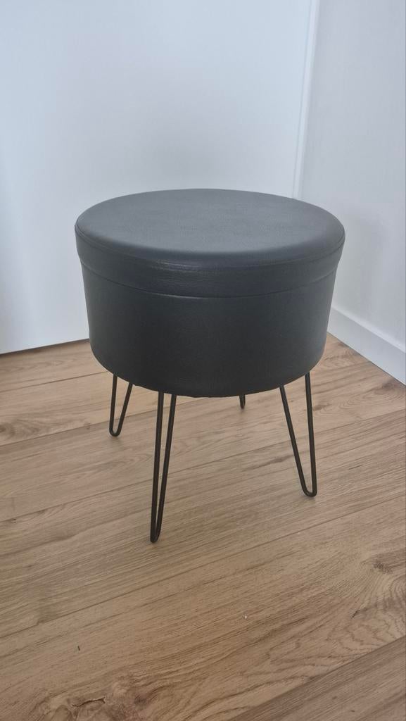 Zwarte poef met omkeerbaar deksel, Ophalen, Minder dan 50 cm, Rond, Nieuw