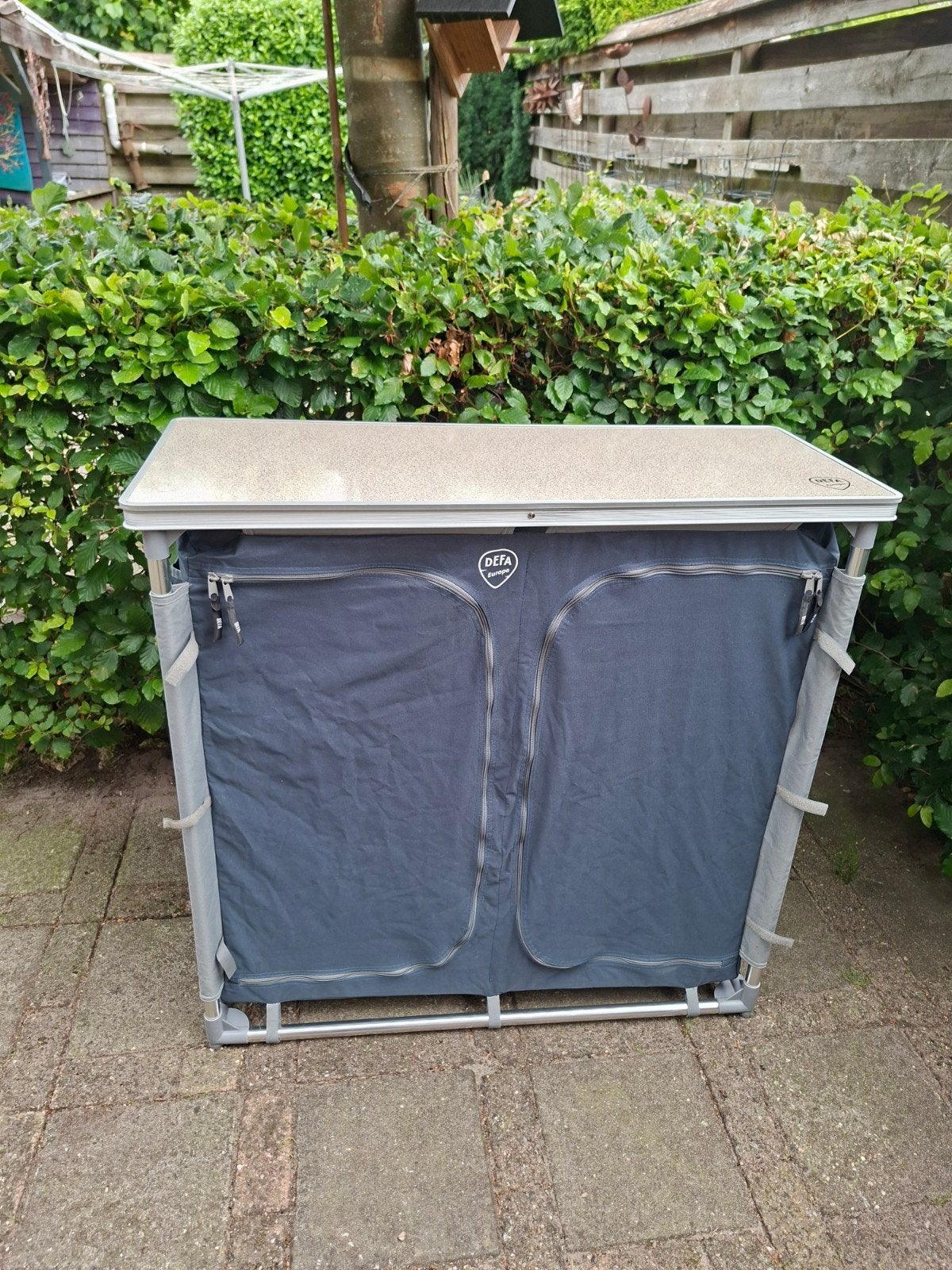 Defa campingkast met 2x 3 planken, schuine achterkant, Ophalen