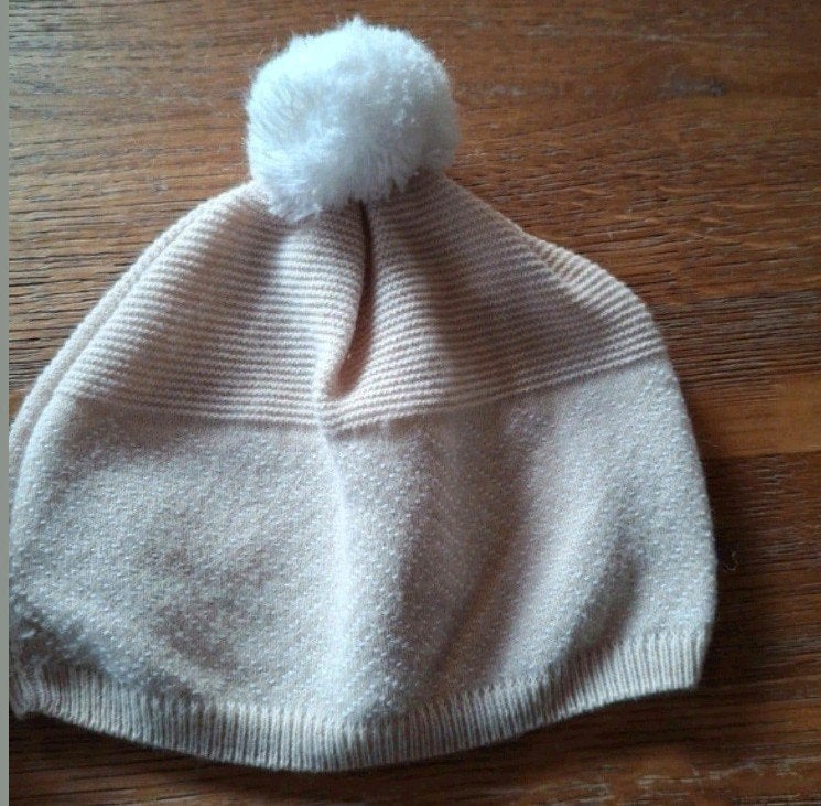 2 leuke mutsjes voor tweeling, Made in Spanje, Jongetje of Meisje, Ophalen of Verzenden, Zo goed als nieuw