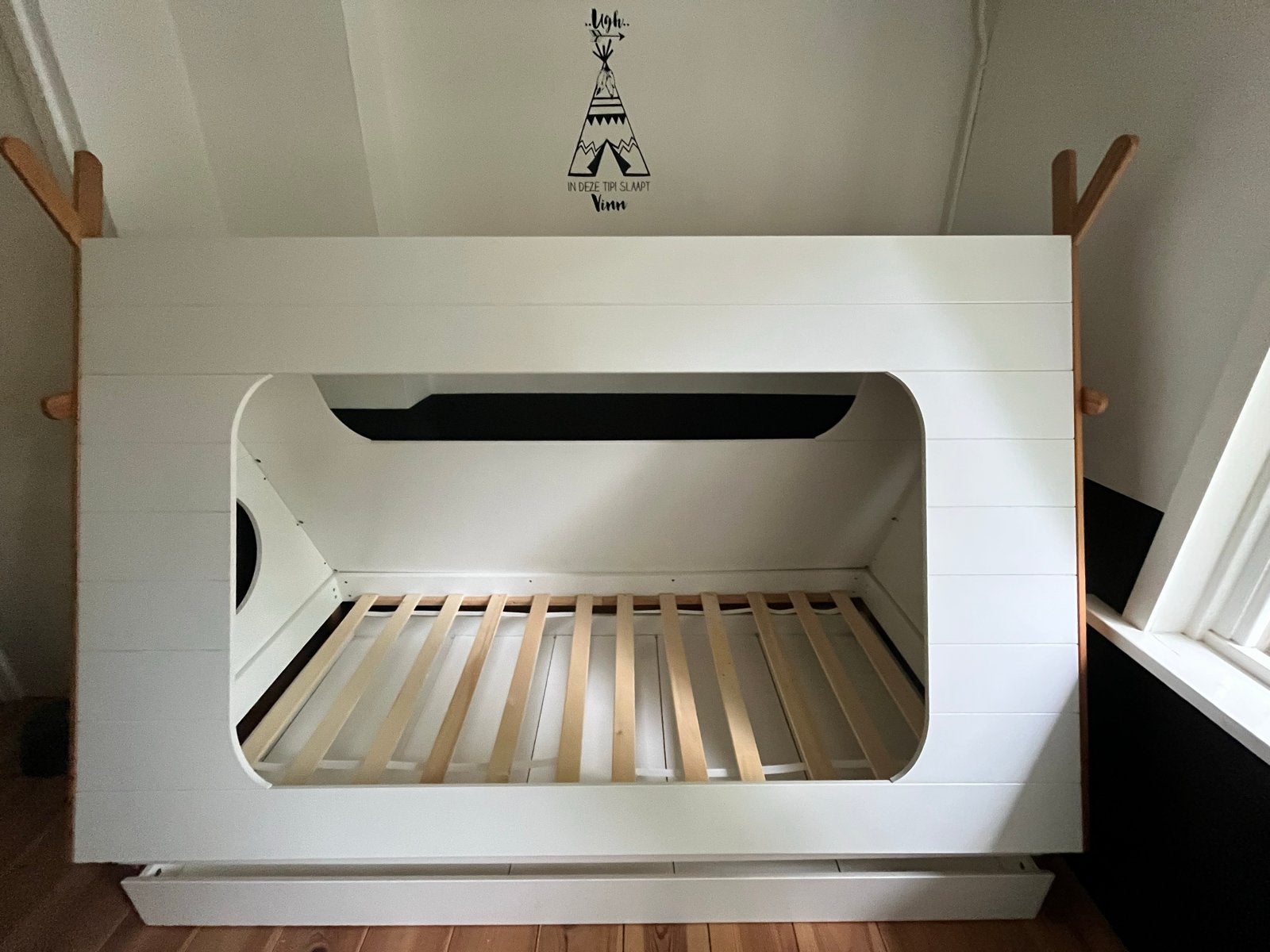 Tipi bed met lattenbodem en extra bedlade voor logee, Ophalen, 85 tot 100 cm, Zo goed als nieuw, Lattenbodem