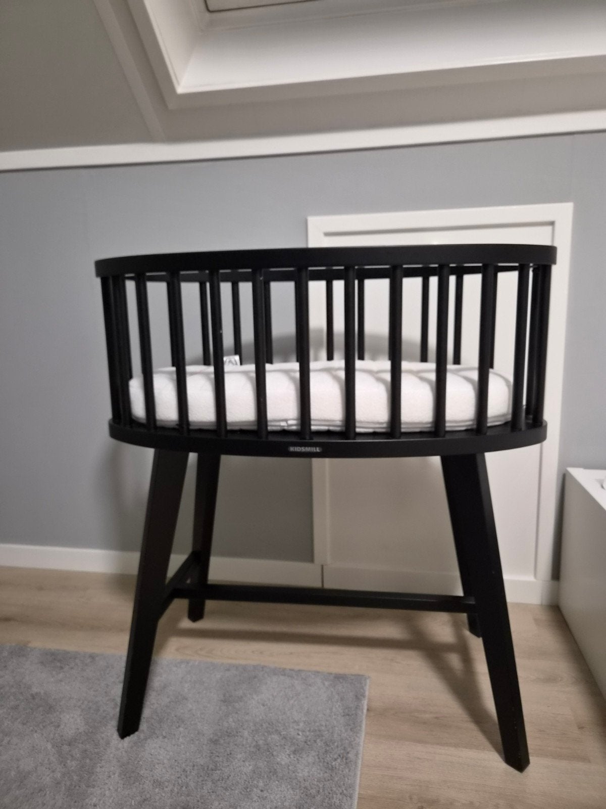 Kidsmill Wieg Zwart met Matras - Goede Staat, Ophalen, Gebruikt, Wieg