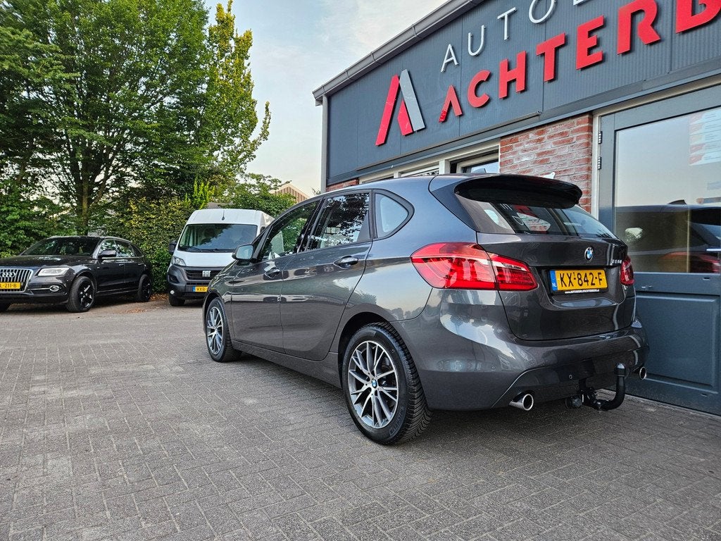 BMW 2-serie Active Tourer 220i High Executive Automaat! Trek, 1998 cc, 730 kg, Gebruikt, Euro 6
