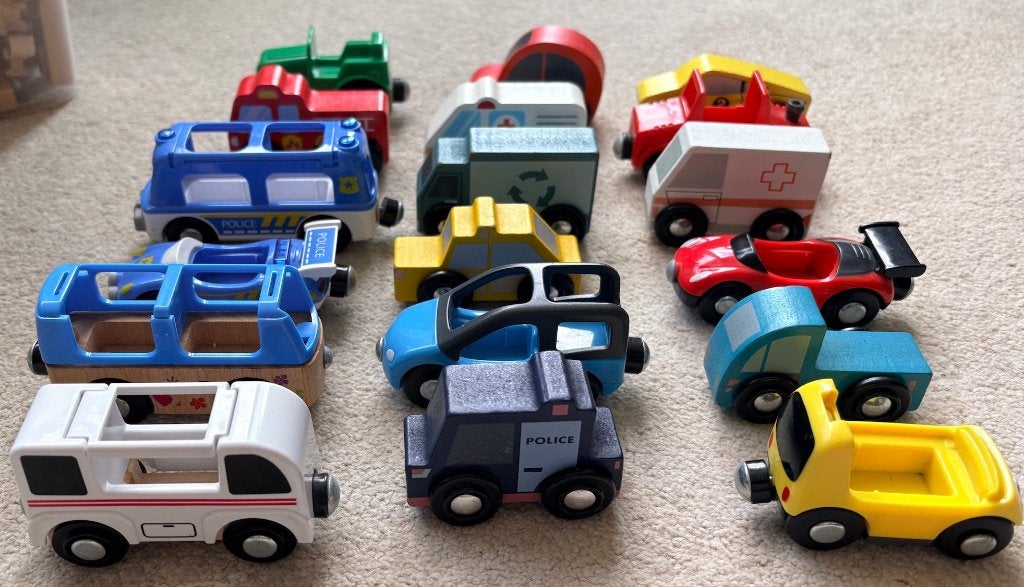 Houten trein & auto plus rails, Kinderen en Baby's, Speelgoed | Houten speelgoed, Ophalen, Gebruikt, Duw- of Trekspeelgoed