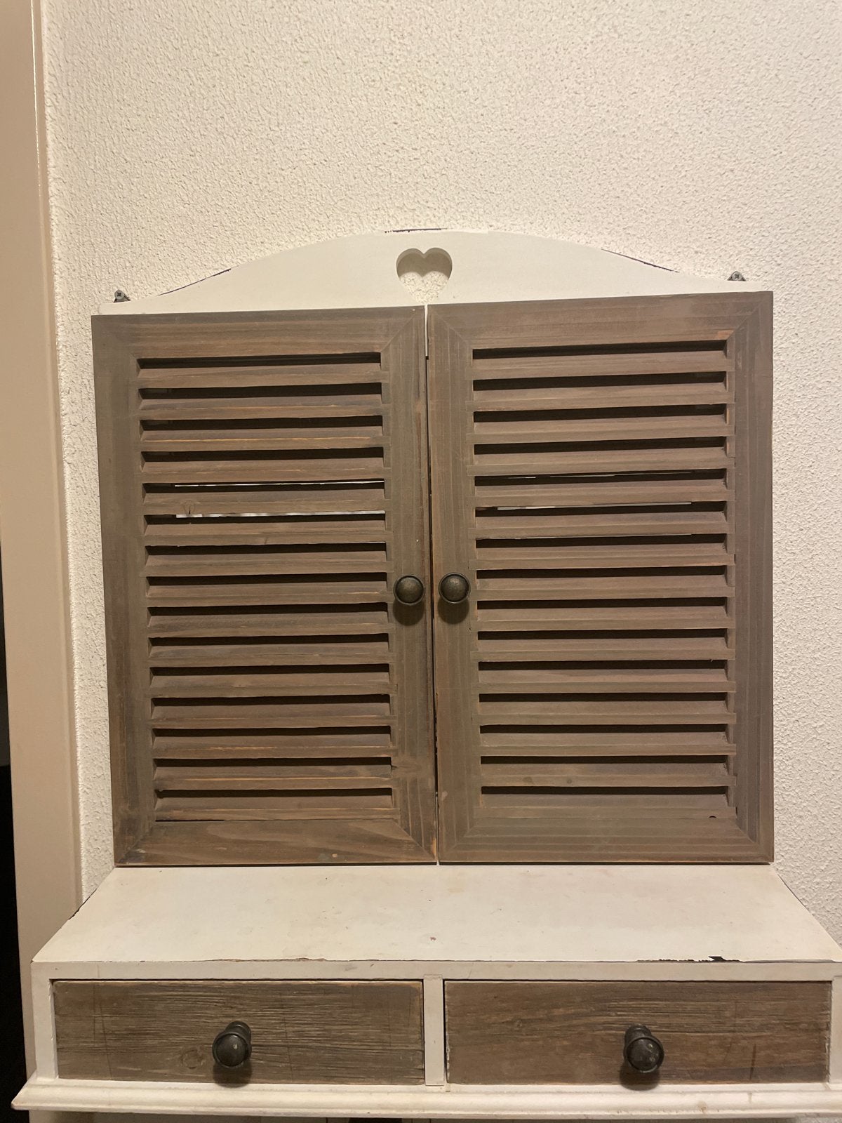 Decoratief wandkastje met louvredeurtjes, Ophalen, Gebruikt
